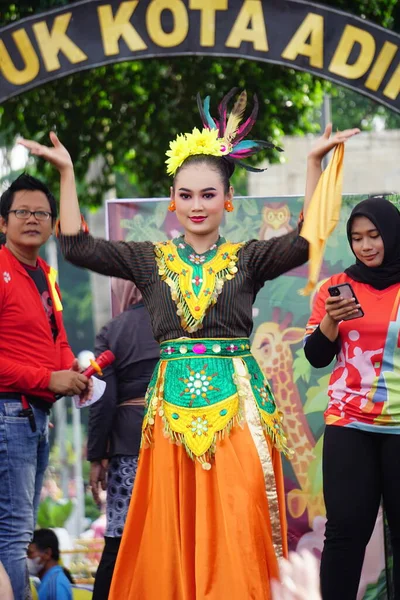 Indonéz Csinál Egy Flash Mob Hagyományos Tánc Hogy Megünnepeljük Nemzeti — Stock Fotó