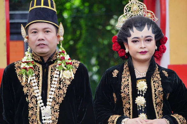Indonéský Javánskými Svatební Šaty — Stock fotografie