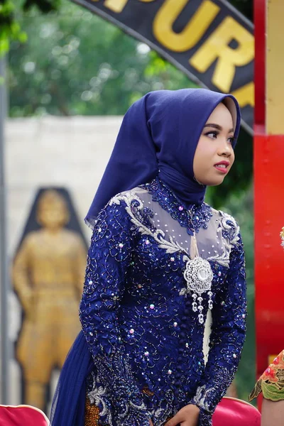 Indonésien Avec Une Robe Mariée Javanaise — Photo