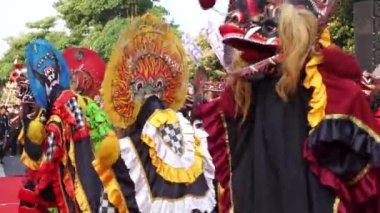 Cava 77 Barongan Karnavalı (Kirab 77 Barongan) Simpang Lima Gumul 'da