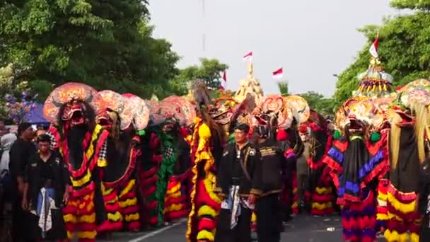 Javanese Barongan Carnival Kirab Barongan Simpang Lima Gumul — 图库视频影像