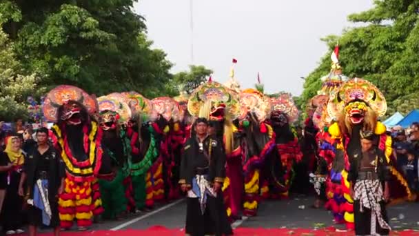 Carnaval Java Barongan Kirab Barongan Simpang Lima Gumul — Vídeos de Stock