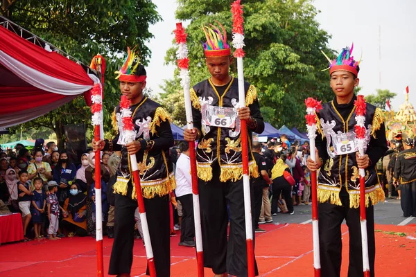 Stilts Festiwal Egrang Karnawał Okazji Indonezyjskiej Niepodległości Simpang Lima Gumul — Zdjęcie stockowe