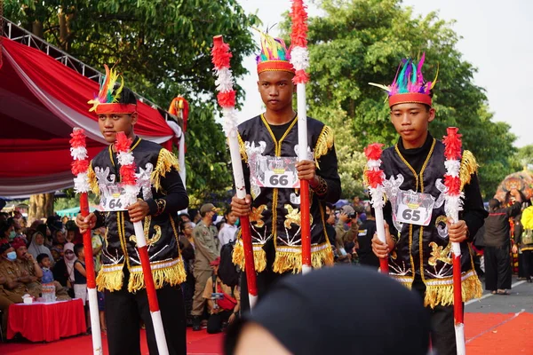 Stilts Φεστιβάλ Egrang Καρναβάλι Για Τον Εορτασμό Της Ινδονησίας Ημέρα — Φωτογραφία Αρχείου