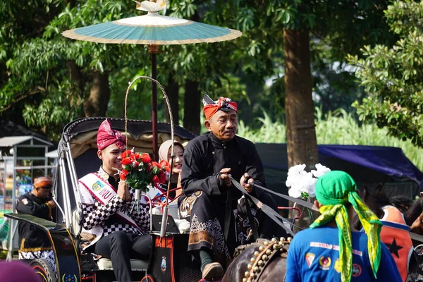 Endonezya Nın Bağımsızlık Gününü Kutlamak Için Arabasında Inu Kirana Kediri — Stok fotoğraf
