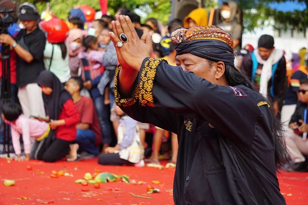 Anciãos Realizam Rituais Tradicionais Kirab Tumpeng Hasil Bumi Ação Graças — Fotografia de Stock