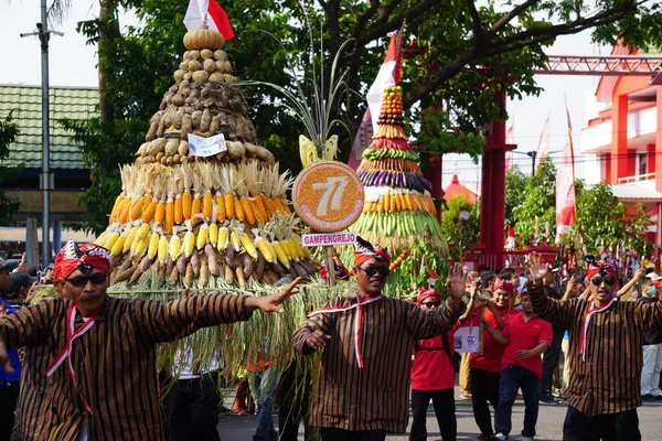 Kirab Tumpeng Hasil Bumi Ação Graças Agricultor Para Celebrar Dia — Fotografia de Stock