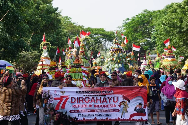 Endonezya Bağımsızlık Gününü Simpang Lima Gumul Kediri Kutlamak Için Kirab — Stok fotoğraf