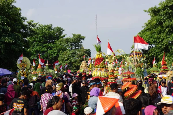 Kirab Tumpeng Hasil Bumi Boer Dankzegging Indonesische Onafhankelijkheidsdag Vieren Simpang — Stockfoto