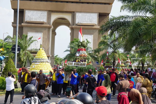 Kirab Tumpeng Hasil Bumi День Подяки Фермера Щоб Відзначити Індонезійський — стокове фото