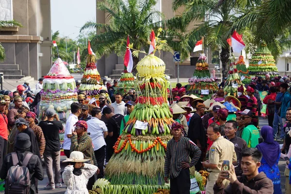 Endonezya Bağımsızlık Gününü Simpang Lima Gumul Kediri Kutlamak Için Kirab — Stok fotoğraf