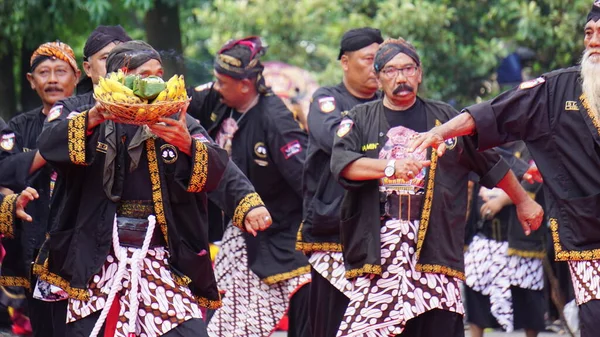 Actuación 1000 Barong Dance Barong Una Las Danzas Tradicionales Indonesias —  Fotos de Stock