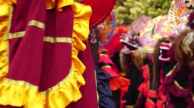 1000 barong dansı gösterisi. Barong Endonezya 'nın geleneksel danslarından biridir.