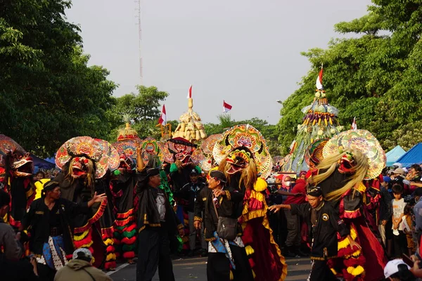 Actuación 1000 Barong Dance Barong Una Las Danzas Tradicionales Indonesias — Foto de Stock