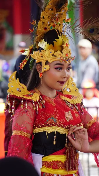 Dançarino Tradicional Indonésio Com Roupas Tradicionais — Fotografia de Stock