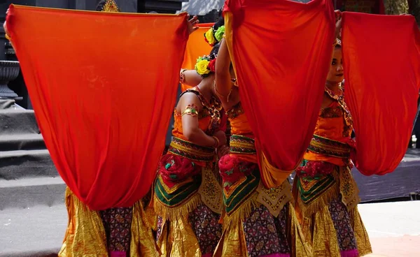 Indonéská Tradiční Tanečnice Tradičním Oblečením — Stock fotografie