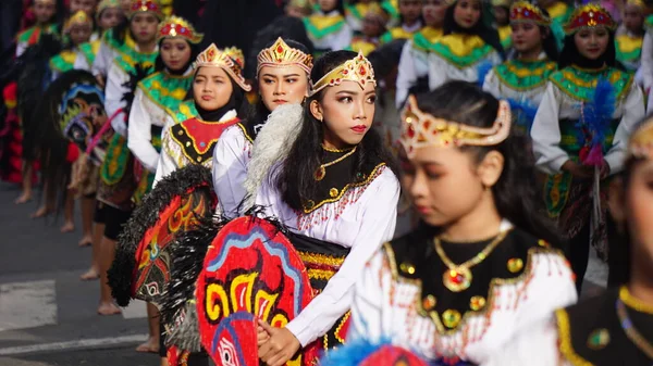 インドネシアでは ジャラナン ダンス ルミング ケパン を行う このダンスはジャワ出身です — ストック写真