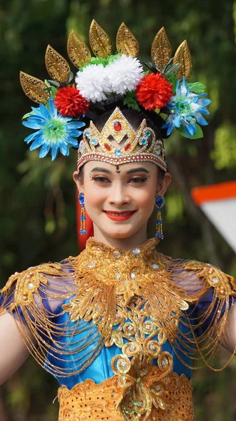 Индонезийский Танцор Традиционной Одежде — стоковое фото