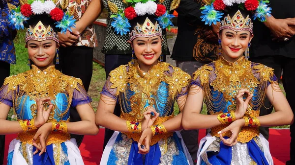 Ινδονησίας Παραδοσιακός Χορευτής Παραδοσιακά Ρούχα — Φωτογραφία Αρχείου