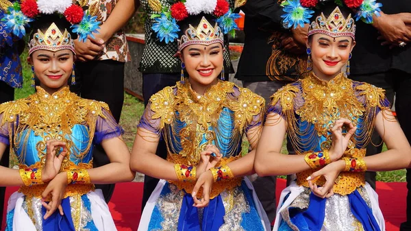 Традиційна Індонезійська Танцівниця Традиційним Одягом — стокове фото