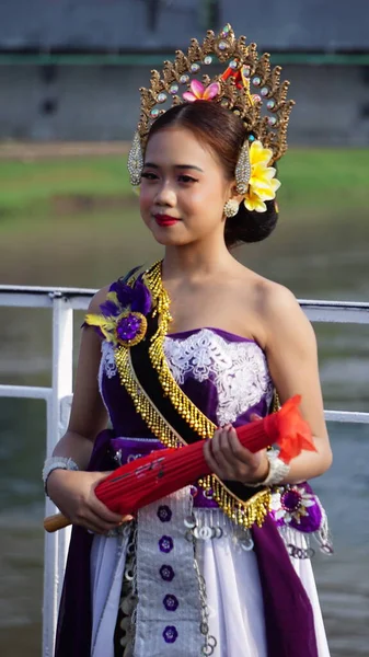 Bailarina Tradicional Indonesia Con Ropa Tradicional —  Fotos de Stock