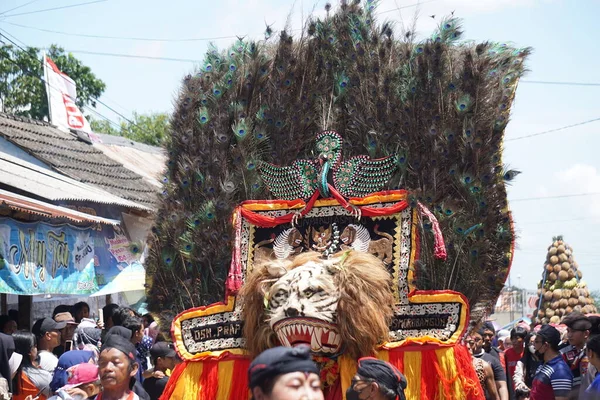 자바에서 아곡은 로고스 섭정의 정체가 전통적 춤이다 — 스톡 사진