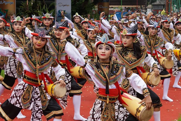 Индонезийцы Исполняют Реог Кенданг Церемонии Празднования Юбилея Тулунгагунга Берси Нагари — стоковое фото