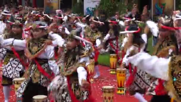 Индонезийцы Исполняют Реог Кенданг Церемонии Празднования Юбилея Тулунгагунга Берси Нагари — стоковое видео