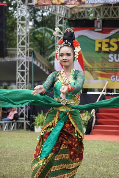 Indonésien Effectuer Emprak Danse Sur Sumberasri Festival Durian Cette Danse — Photo