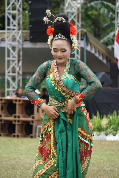 Indonéské Představení Emprak Dance Sumberasri Durian Festivalu Tento Tanec Vítaným — Stock fotografie