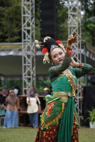 Индонезийцы Исполняют Танцы Emprak Фестивале Sumberasri Durian Танец Желанный Танец — стоковое фото