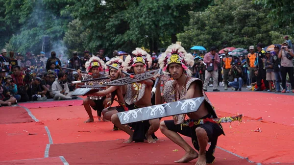 Indonesisk Uppträda Enggang Dans Denna Hornnäbb Dans Skildrar Vardagen För — Stockfoto