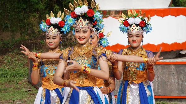 Indonesisch Uitvoeren Harinjing Dans Niti Sowan Harinjing Ceremonie Dans Vertelt — Stockfoto