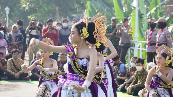 Taniec Lenggang Kali Brantas Ten Taniec Przedstawia Rzekę Brantas Strumieniem — Zdjęcie stockowe