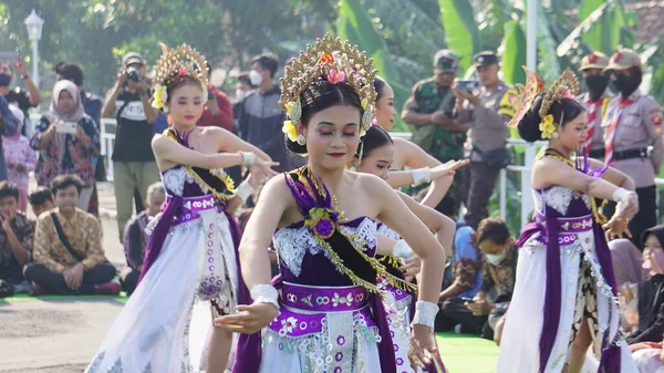 Lenggang Kali Brantas Χορός Αυτός Χορός Απεικονίζει Τον Ποταμό Brantas — Φωτογραφία Αρχείου