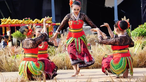 Indonésio Executar Sarinah Dança Esta Dança Retrata Sarinah Mulher Que — Fotografia de Stock