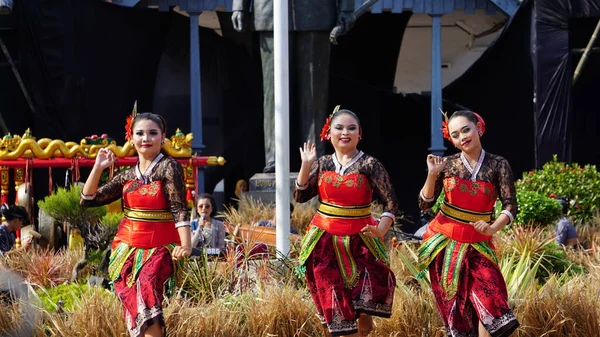 Sarinah Dansı Yapan Endonezyalı Dans Sarinah Gösteriyor Başkan Sukarno Nun — Stok fotoğraf