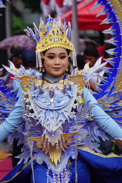 Учасник Карнавалу Biro Fashion Один Індонезійських Карнавалів Костюму — стокове фото