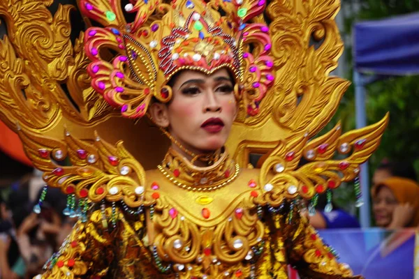 Συμμετέχων Στο Biro Fashion Carnival Αυτό Είναι Ένα Από Ινδονησιακά — Φωτογραφία Αρχείου