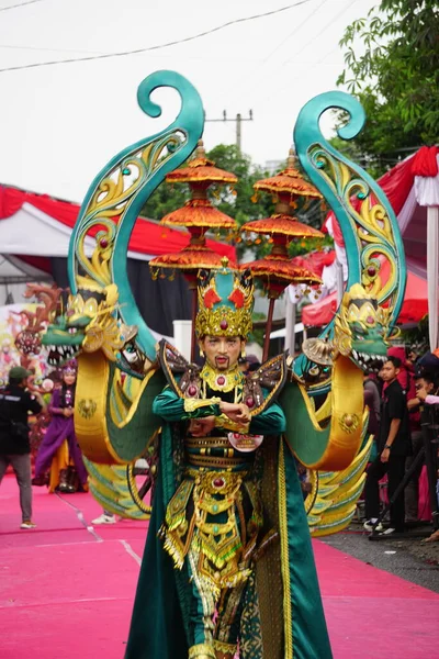 Participante Biro Fashion Carnival Este Dos Carnavais Indonésios — Fotografia de Stock