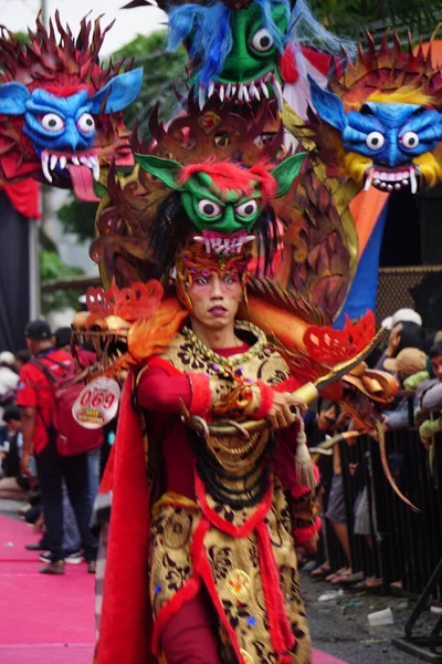 Biro Divatkarnevál Résztvevője Egyik Indonéz Jelmezes Karnevál — Stock Fotó