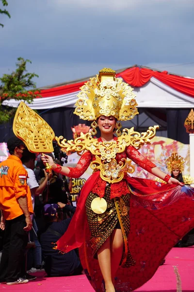 Deltagaren Biro Fashion Carnival Detta Indonesiska Kostym Karnevaler — Stockfoto