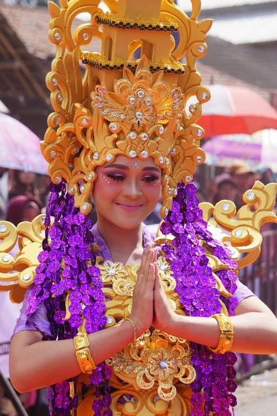 Participante Biro Fashion Carnival Este Uno Los Carnavales Disfraces Indonesia — Foto de Stock