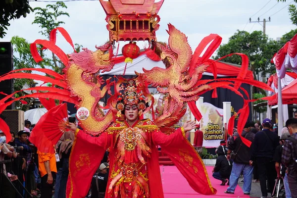 Participante Biro Fashion Carnival Este Uno Los Carnavales Disfraces Indonesia —  Fotos de Stock