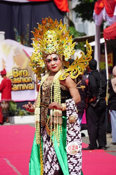 Biro Moda Karnavalı Katılan Kişi Endonezya Kostüm Karnavallarından Biri — Stok fotoğraf