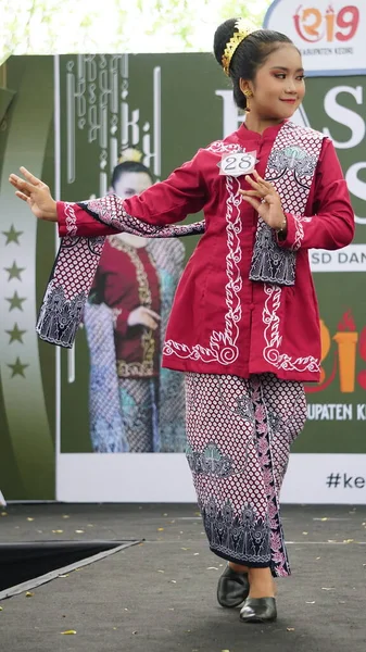 Bambini Indonesiani Abiti Batik Questo Batik Viene Kediri Indonesia — Foto Stock