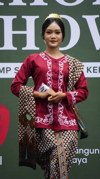 Batik Giysili Endonezyalı Çocuklar Batik Endonezya Kediri Den Geliyor — Stok fotoğraf