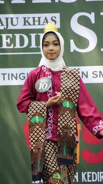 Anak Anak Indonesia Dengan Pakaian Batik Batik Ini Berasal Dari — Stok Foto