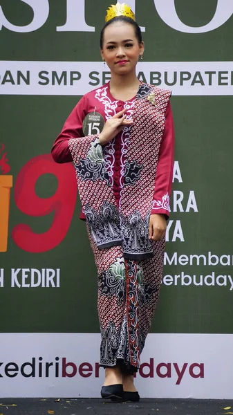 Indonéz Gyerekek Batik Ruhában Batik Kediriből Indonéziából Származik — Stock Fotó