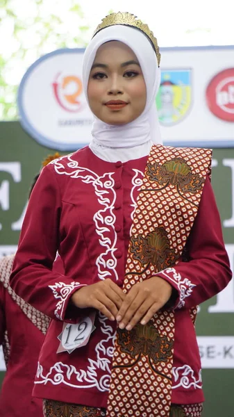 Niños Indonesios Vestidos Con Batik Este Batik Viene Kediri Indonesia —  Fotos de Stock